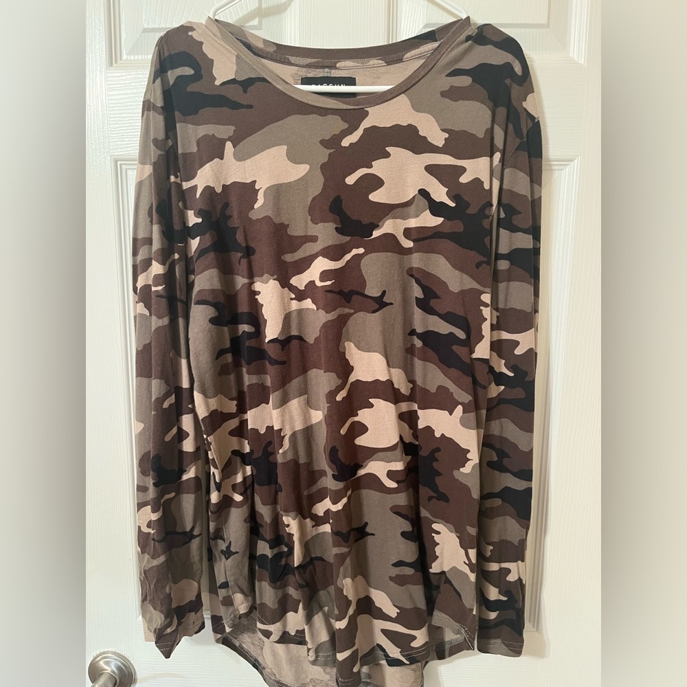 Pacsun extended, camo t size M mens lightly used